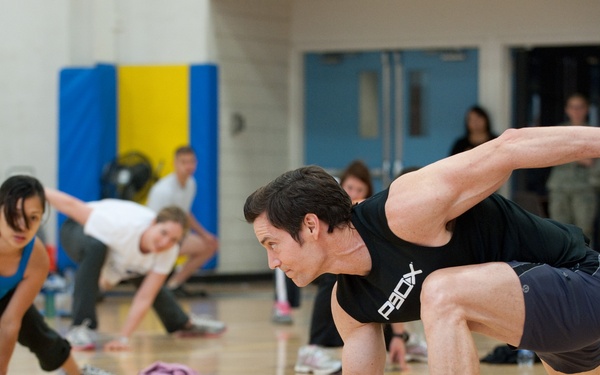 Tony Horton visits Travis airmen