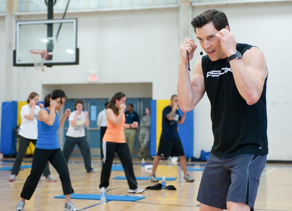 Tony Horton visits Travis airmen