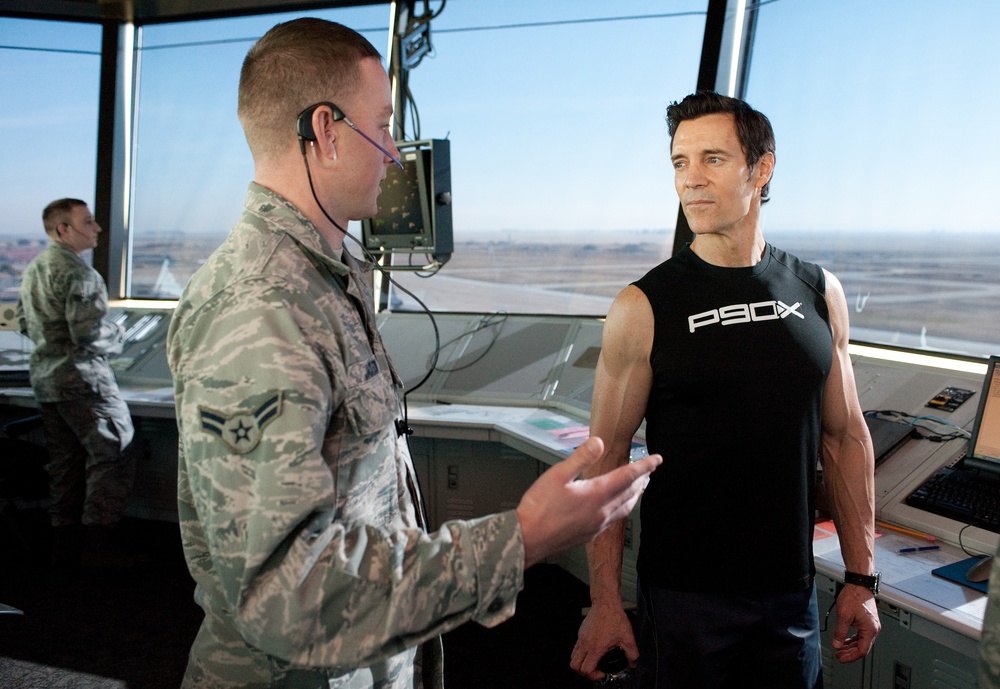 Tony Horton visits Travis airmen