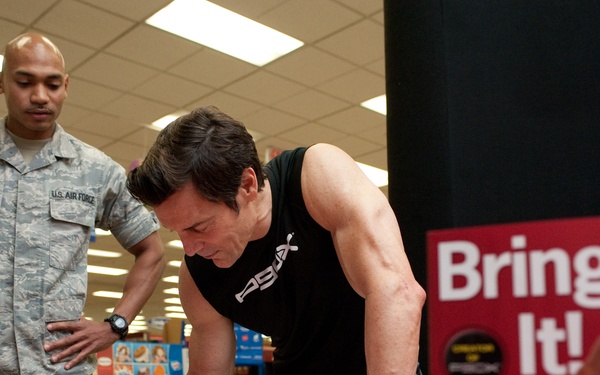 Tony Horton visits Travis airmen