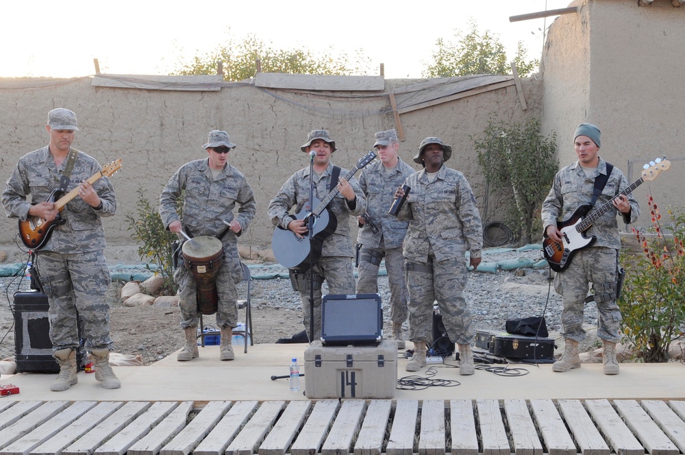 AFCENT band ‘Top Cover’ performs for troops