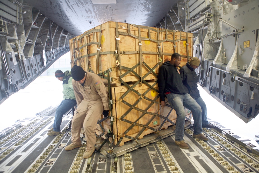 MFE Marines load C-17 with supplies for earthquake victims in Eastern Turkey