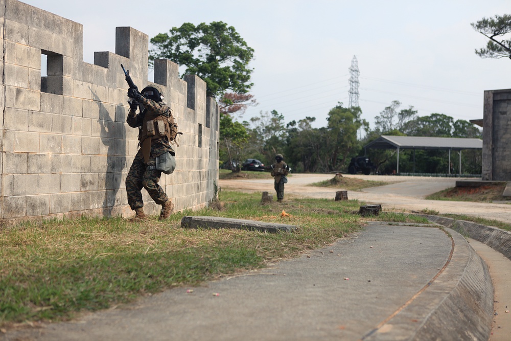 7th Communication takes training to field