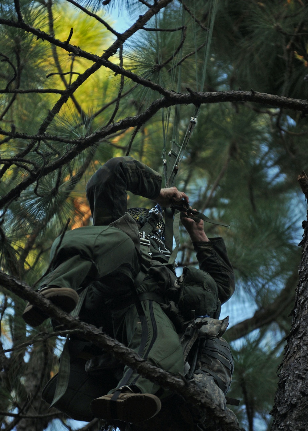 ‘Jumping into the Thick of It:’ Engineers conduct Rough Terrain Airborne Operations