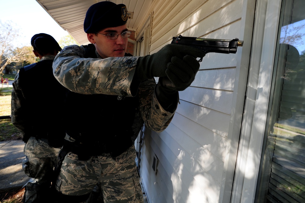 Joint Base Charleston Security Forces conduct Close Quarters Battle Training