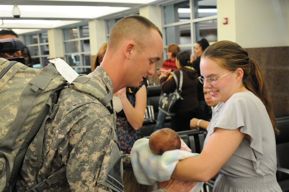 First 4-1AD soldiers returns from Iraq
