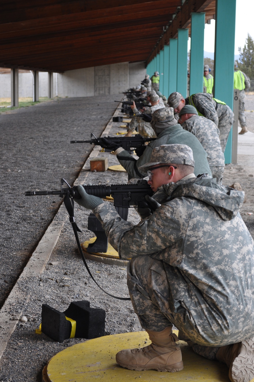 Oregon Army National Guardsmen perform annual weapons qualification