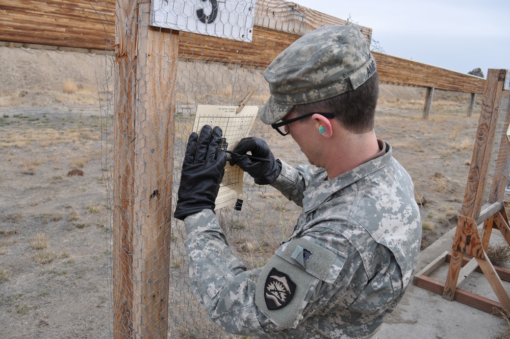 Oregon Army National Guardsmen perform annual weapons qualification