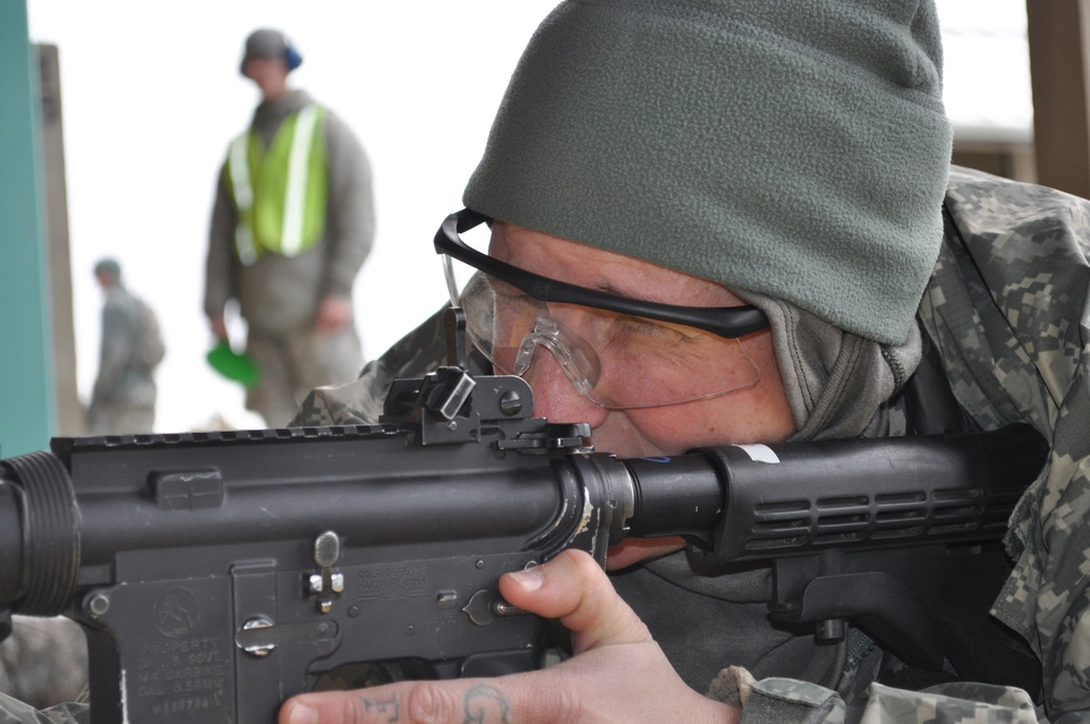 Oregon Army National Guardsmen perform annual weapons qualification