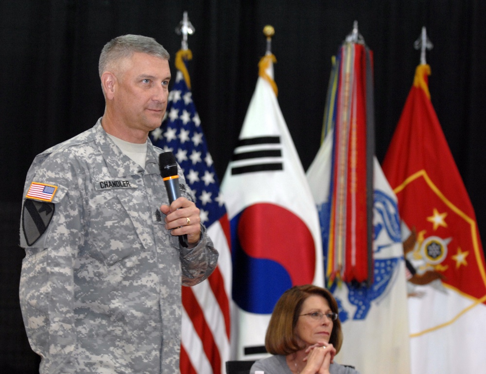 SMA answers troops concerns at Yongsan
