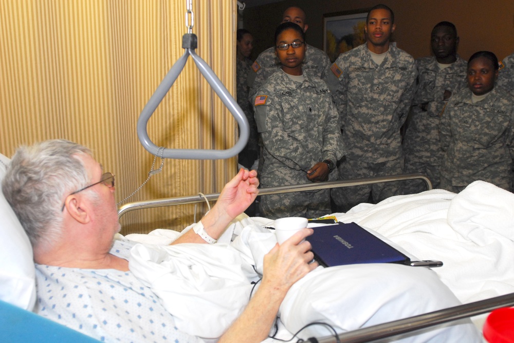 Navy veteran shares stories with Army Reserve soldiers in North Little Rock, Arkansas