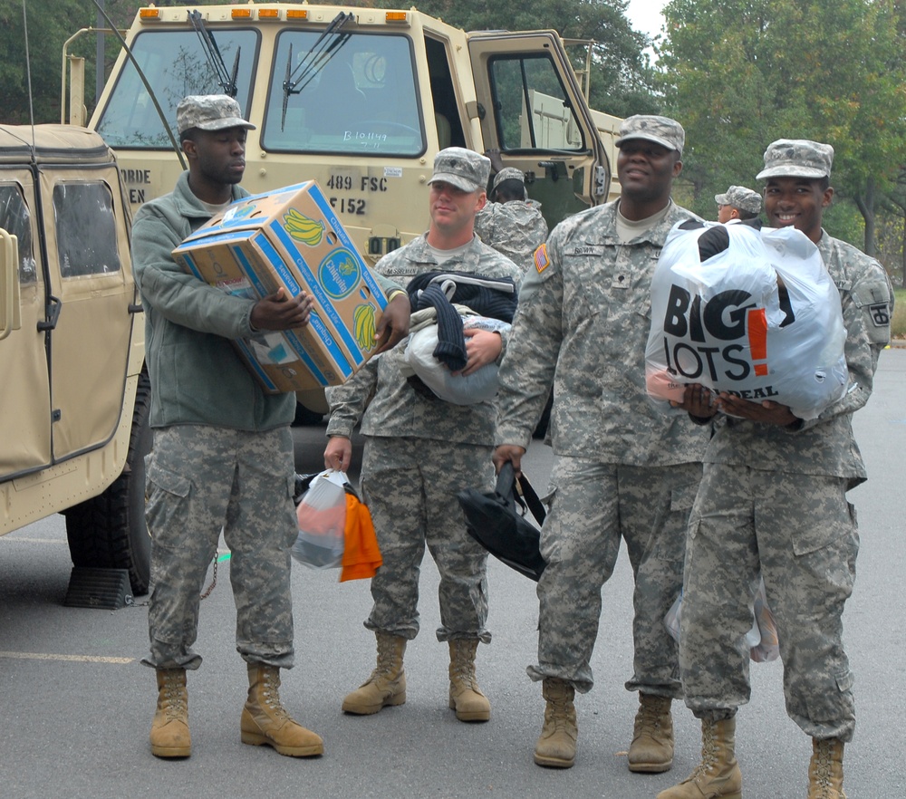 Army Reserve soldiers deliver donations to North Little Rock veteran's hospital