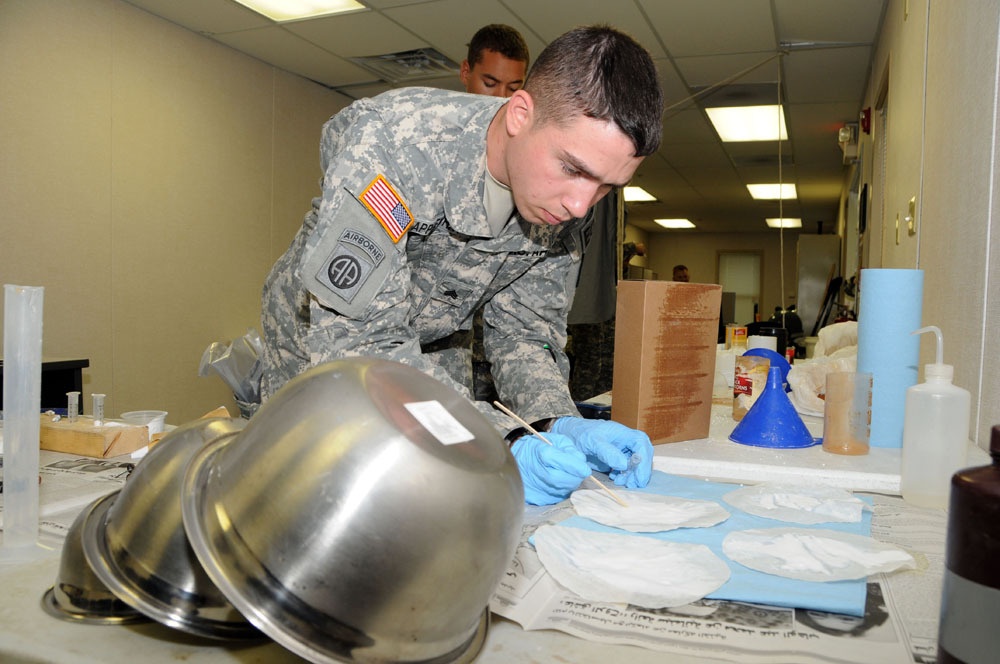 Soldiers learn about Homemade Explosives Lab