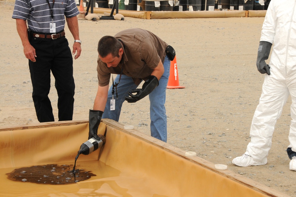 Service members, civilians learn to clean oil, gas spills