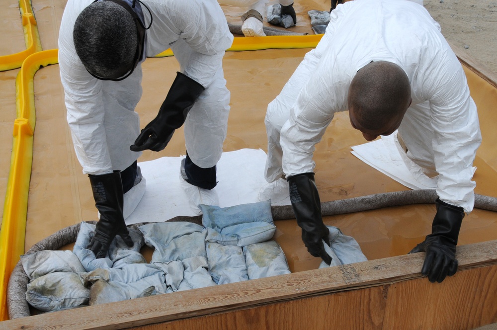 Service members, civilians learn to clean oil, gas spills