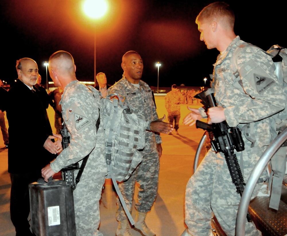 Chairman of the Federal Reserve visits Fort Bliss to welcome soldiers from Iraq