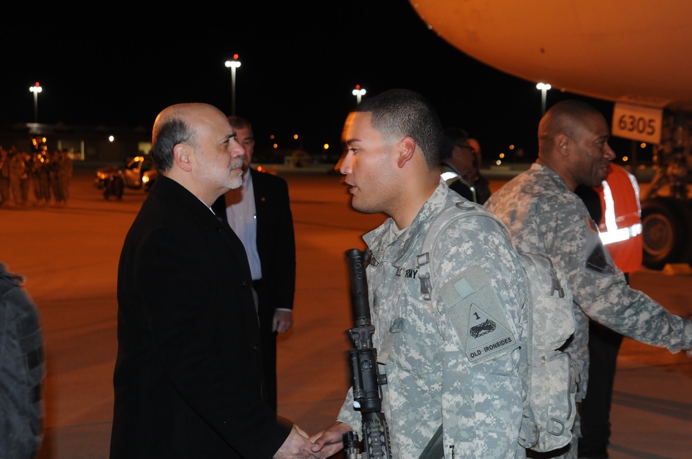 Federal Reserve chairman visits Fort Bliss