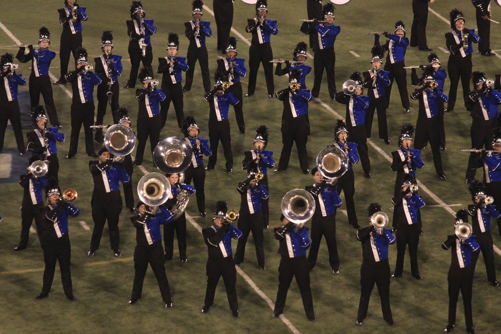 Marines present Esprit de Corps award to winning High School marching band
