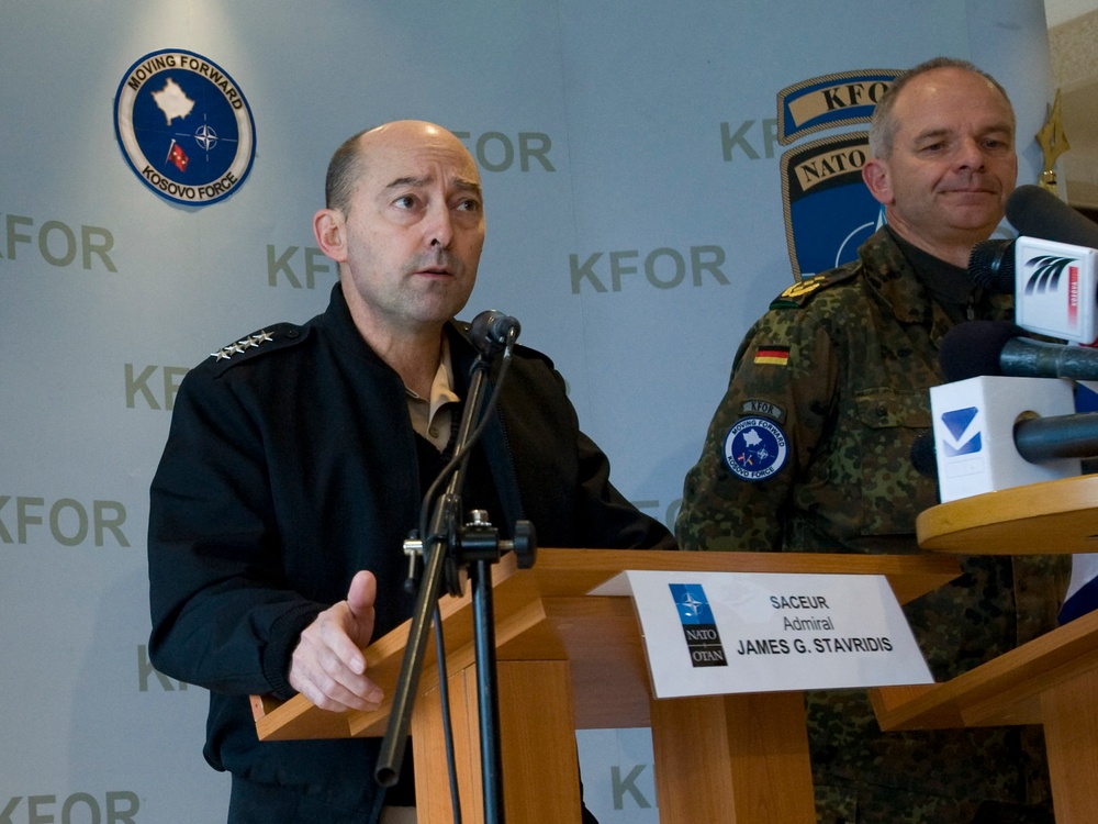 SACEUR visits Headquarters NATO Kosovo Forces