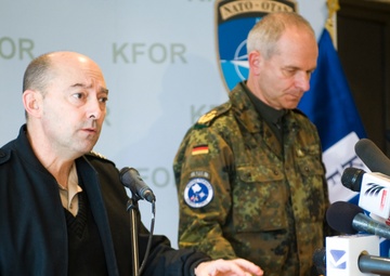SACEUR visits Headquarters NATO Kosovo Forces