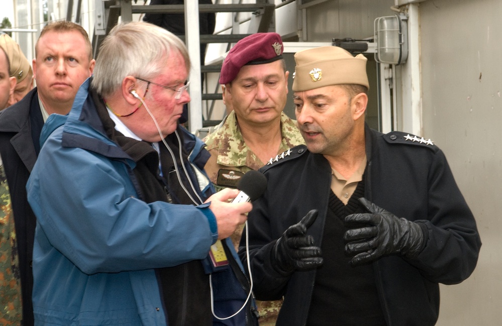 SACEUR visits Headquarters NATO Kosovo Forces