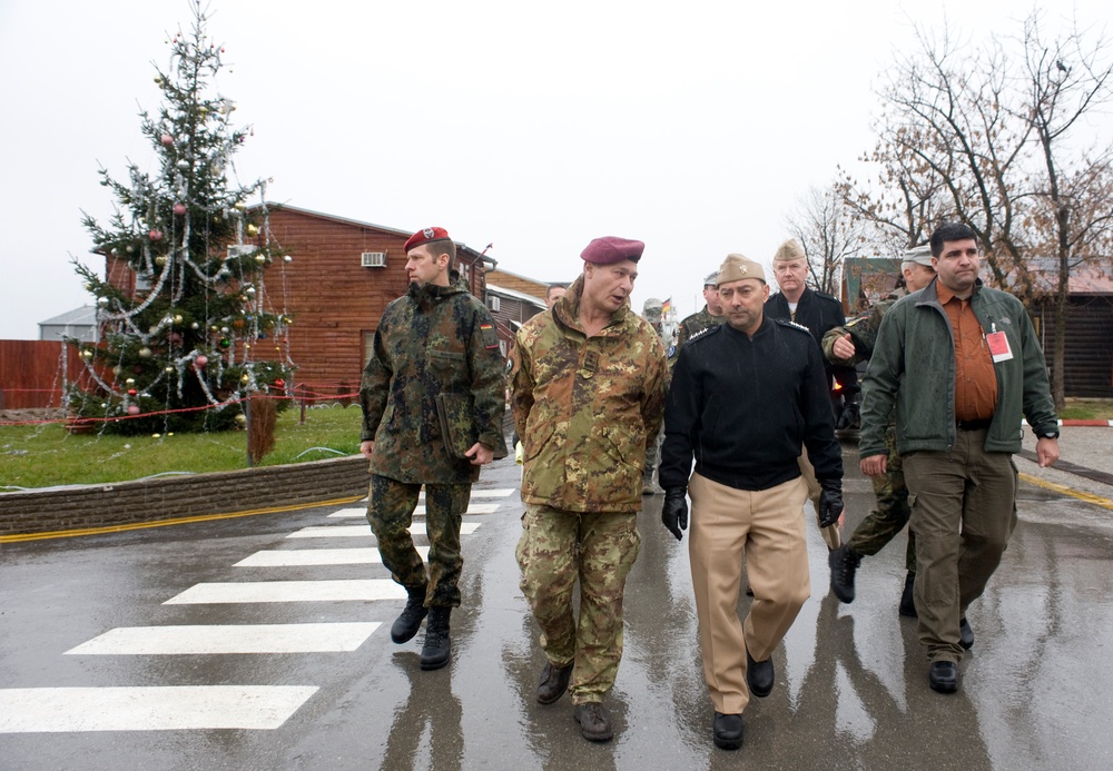 SACEUR visits Headquarters NATO Kosovo Forces