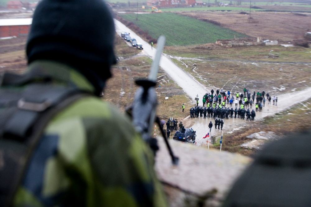 SACEUR visits Headquarters NATO Kosovo Forces