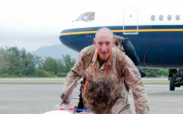 Marine father and son-in-law return simultaneously from deployment