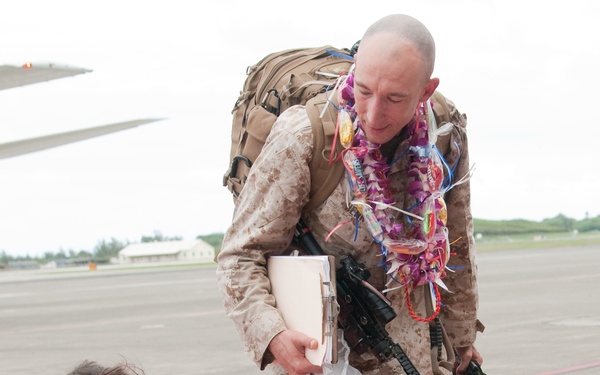 Marine father and son-in-law return simultaneously from deployment