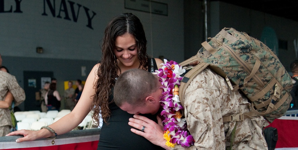 Marine father and son-in-law return simultaneously from deployment