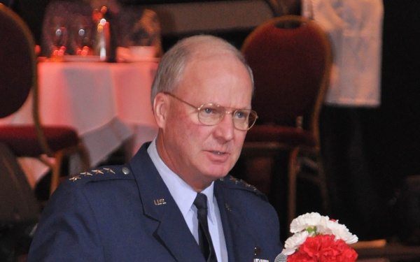 Gen. Craig McKinley speaks at Iowa Veteran Day Banquet