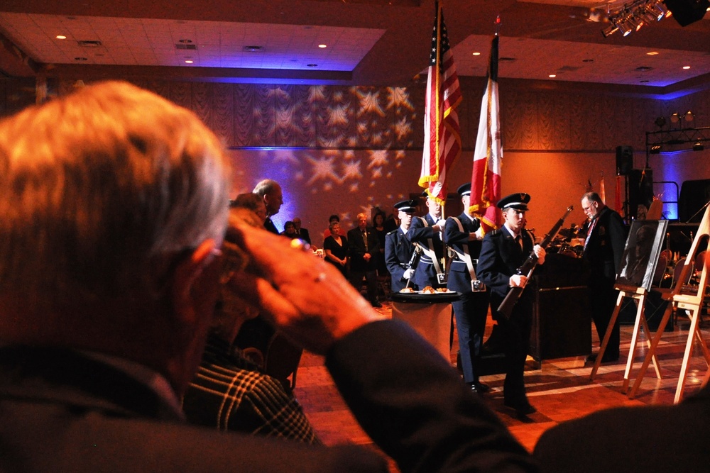 Gen. Craig McKinley speaks at Iowa Veteran Day Banquet