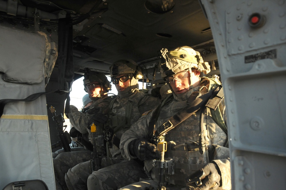 2nd Battalion, 1st Infantry Regiment, conducts air insertion exercise