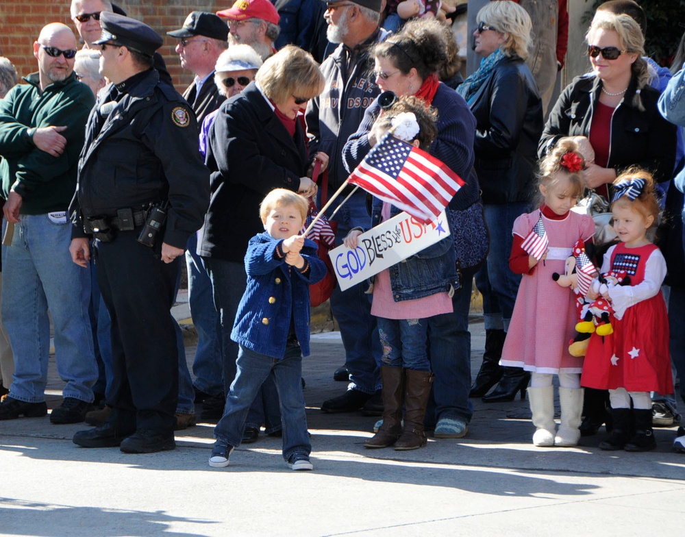 81st RSC commander attends Veterans Day activities in Knoxville