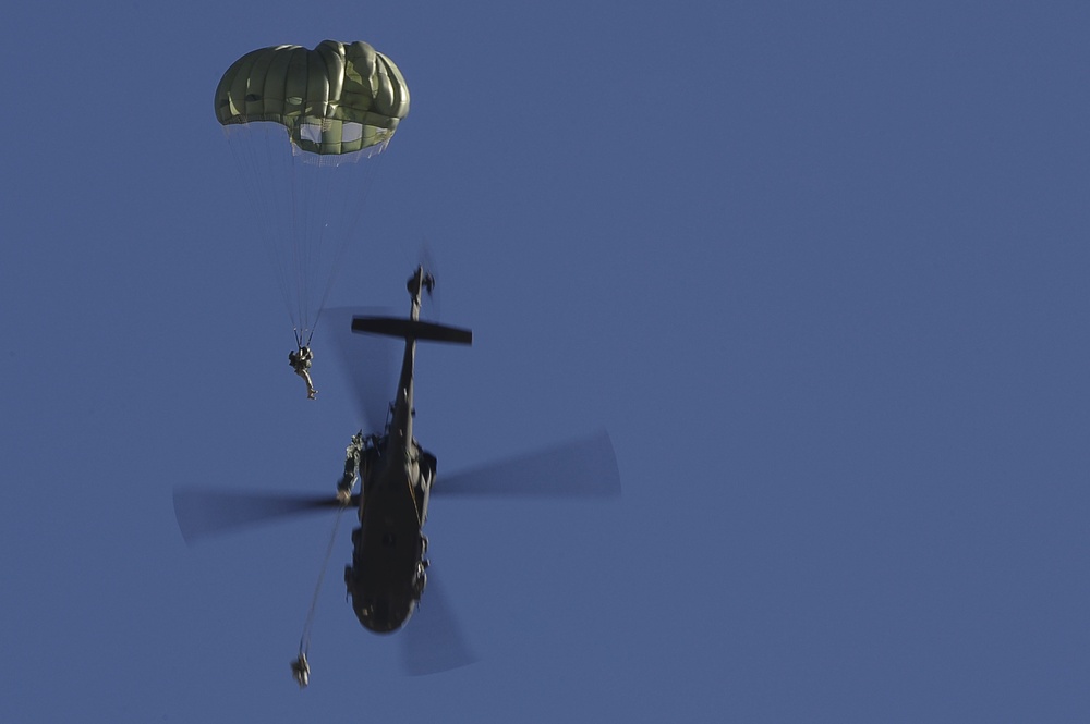 Static Line Jumps, UH-60 Black Hawk