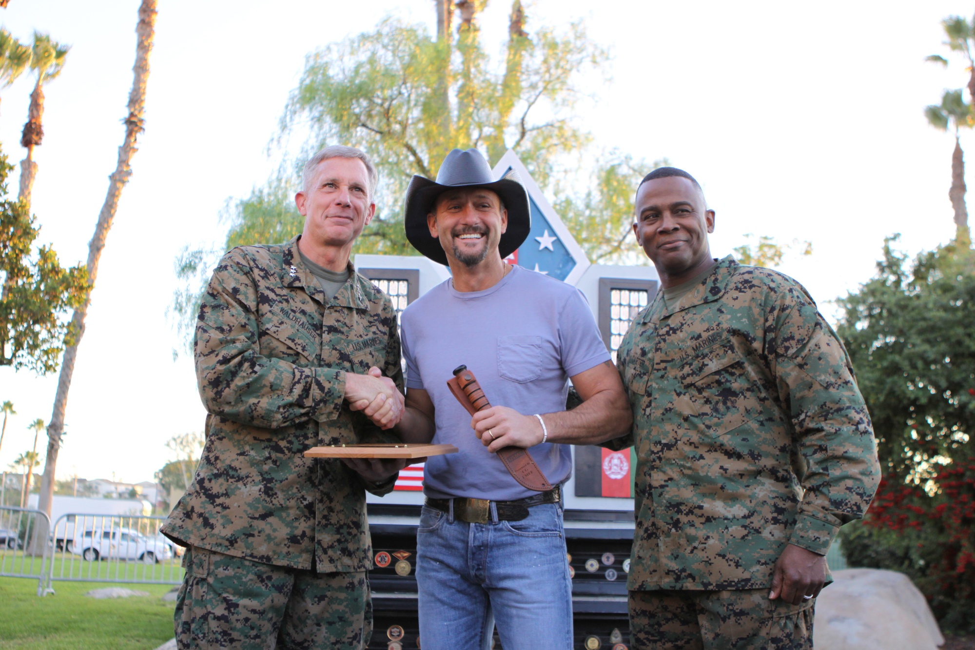 DVIDS - News - Tim McGraw draws thousands to Pendleton