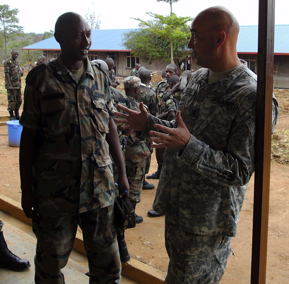 Rwandan, US soldiers conduct leadership course