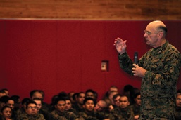 MARFORPAC commander visits island
