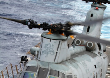 CH-46E Sea Knight lands aboard USS New Orleans