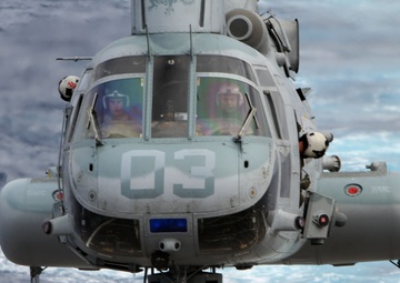 CH-46E Sea Knight lands aboard USS New Orleans