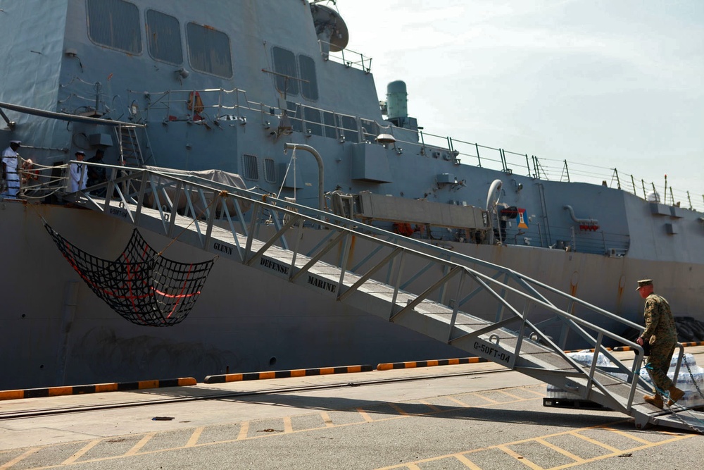 USS Lassen arrives to assist Thailand