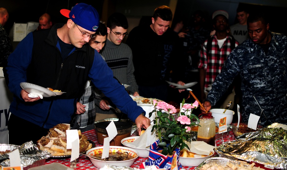 C6F leader helps USO and MWR bring a taste of home to Naples