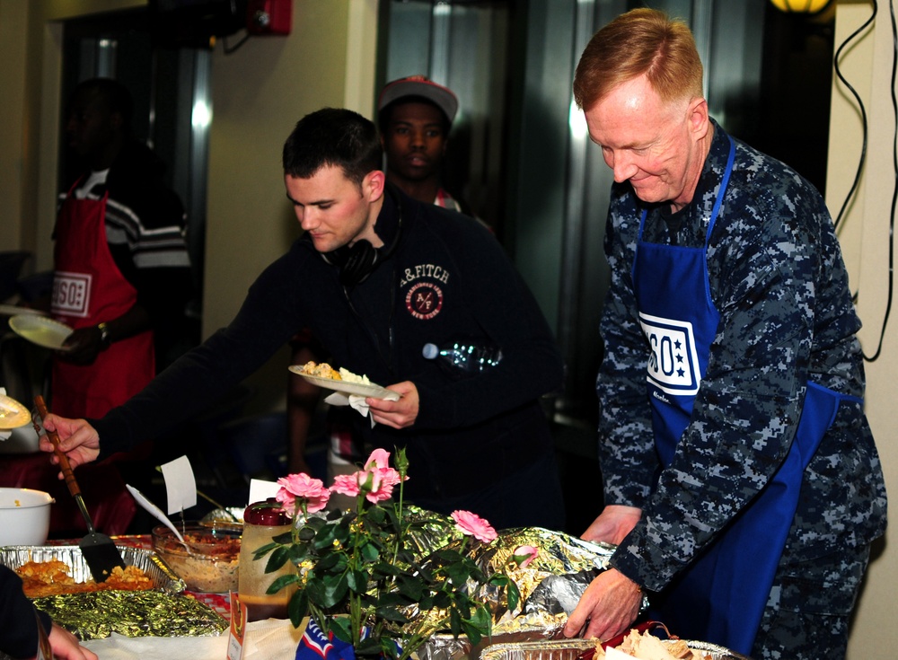 C6F leader helps USO and MWR bring a taste of home to Naples