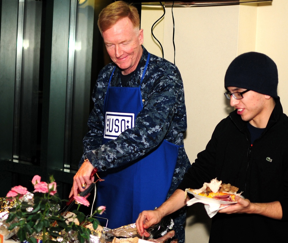 C6F leader helps USO and MWR bring a taste of home to Naples