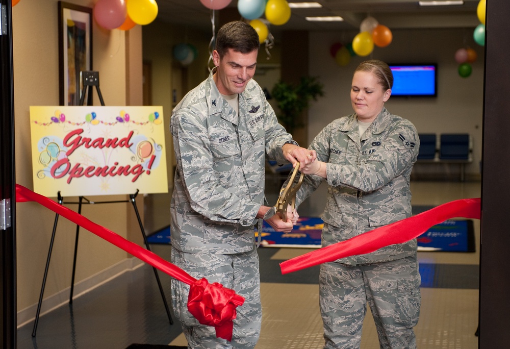 Travis opens Air Force's newest passenger terminal family lounge