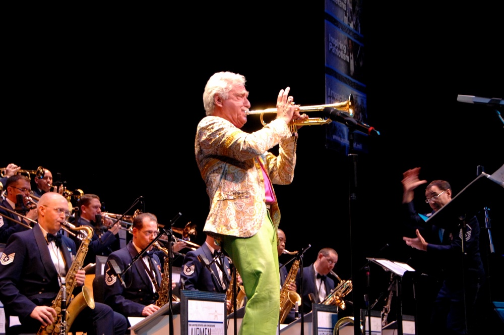 Doc Severinsen plays with the US Air Force Band’s Airmen of Note