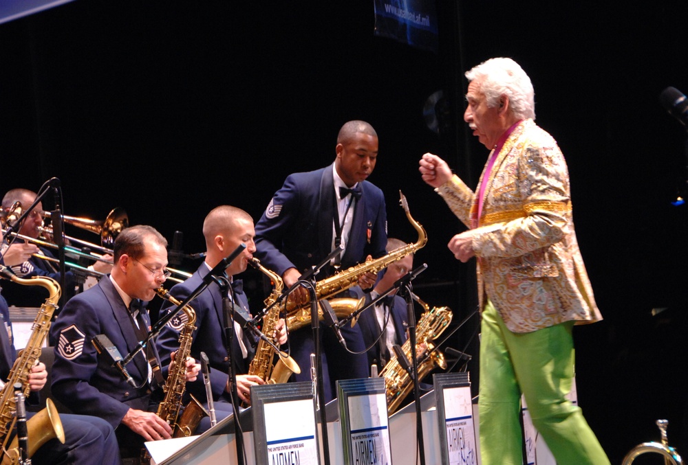 Doc Severinsen conducts the US Air Force Band’s Airmen of Note