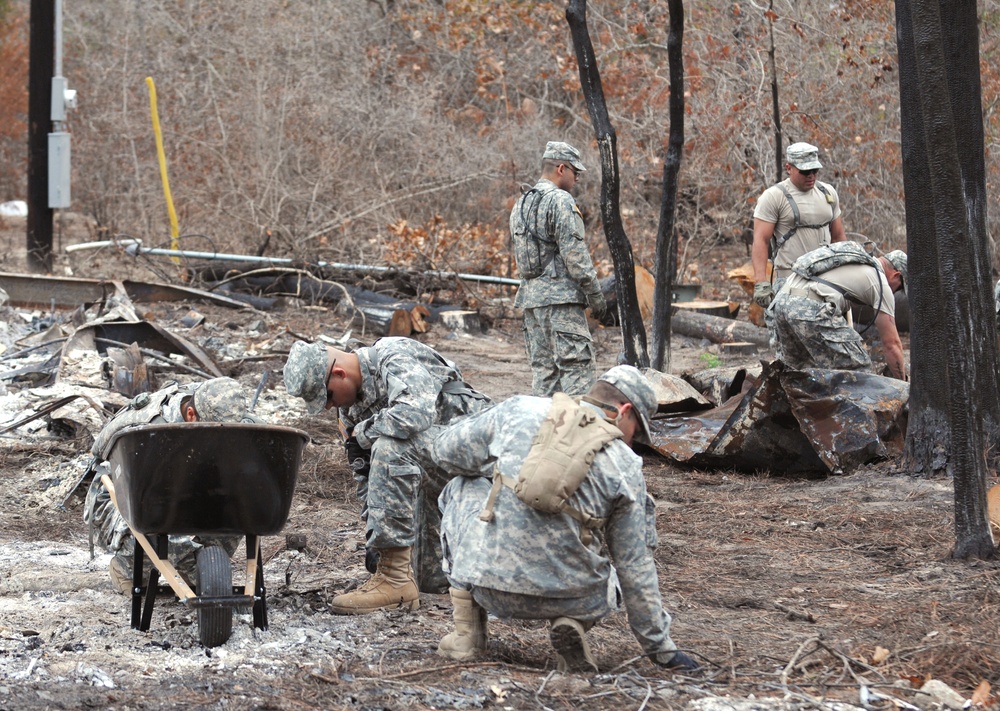 Soldiers assist with wildfire cleanup in Bastrop, Texas