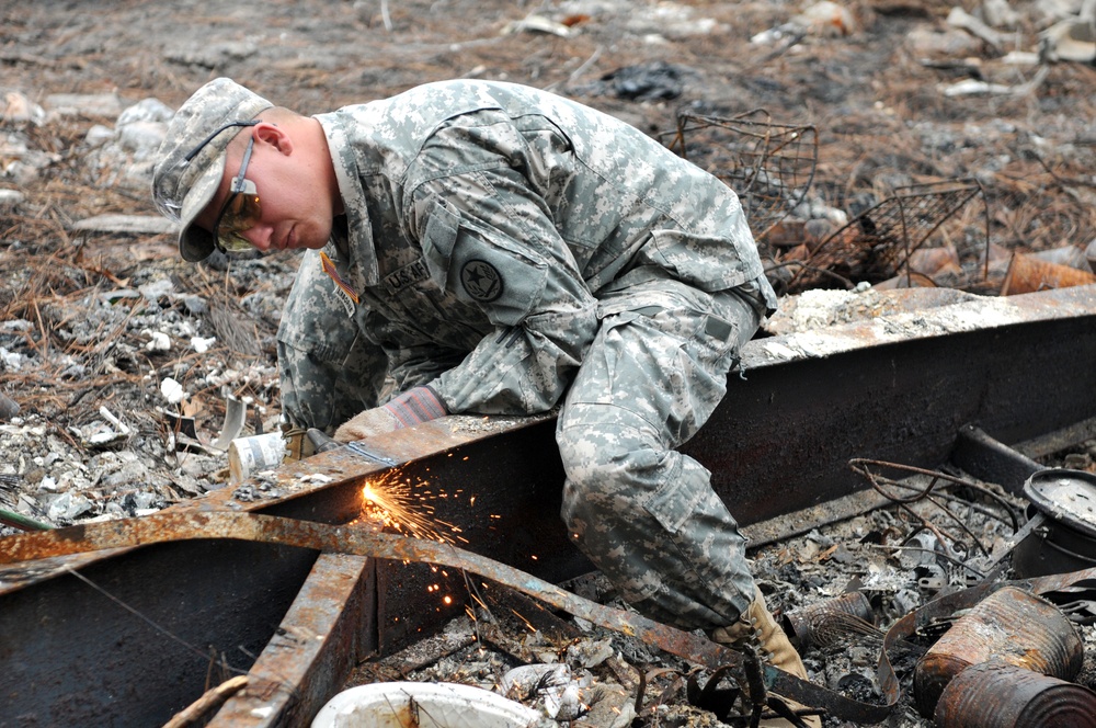 Soldier assists with wildfire cleanup in Bastrop, Texas