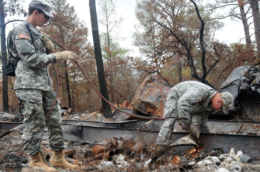 Soldiers assist with wildfire cleanup in Bastrop, Texas